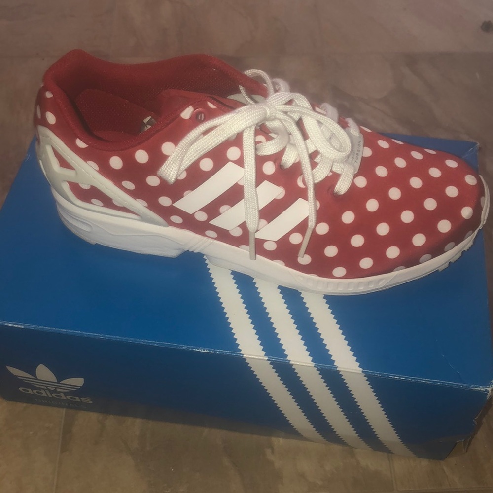 Polka dot red adidas